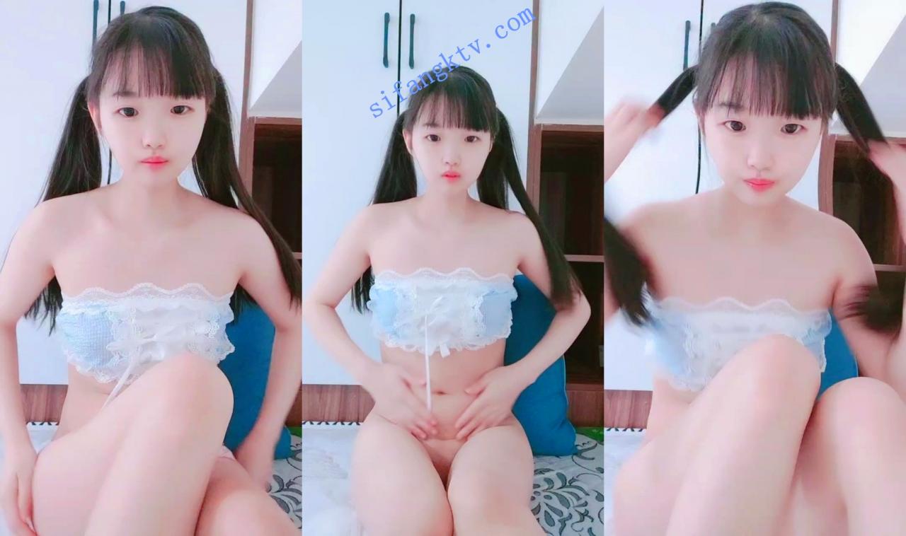 ₩ 专属萝莉 03清纯学生嫩妹情趣装粉穴边揉捏贫乳小奶子 图 01