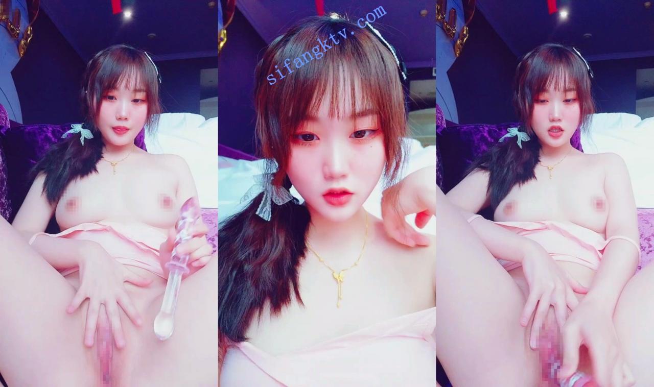 ₩ 白虎骚逼好湿 19小萝莉粉嫩双乳白虎骚穴道具超诱惑 图 01