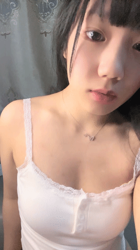 ❤♡幼齿萝莉~ 02小美 裸体扒穴自慰喷水~不小心被操几下 图 03