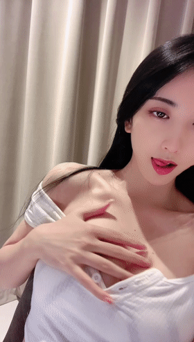 ⚫️女神!现世 587吃桃 夹奶头摇铃~蜜桃臀太性感了~极品 图 01