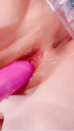 能装超嗲! 狗狗困了 白虎馒头一线天!超级闷骚 自慰喷~ 图 02