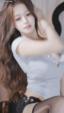 漂漂 安安 性感女神 深V巨乳 抖奶 牛仔热裤 露内裤 图 04