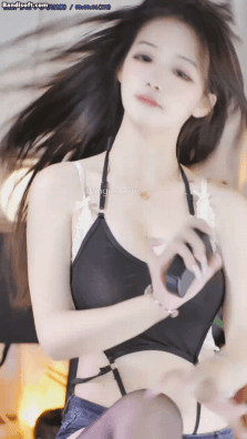 漂漂 安安 性感女神 深V巨乳 抖奶 牛仔热裤 露内裤 图 05