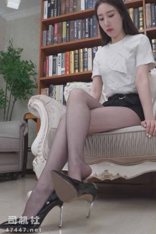 Nancy-热裤高跟黑丝展示39码脚丫[1V 1.04G百度网盘]