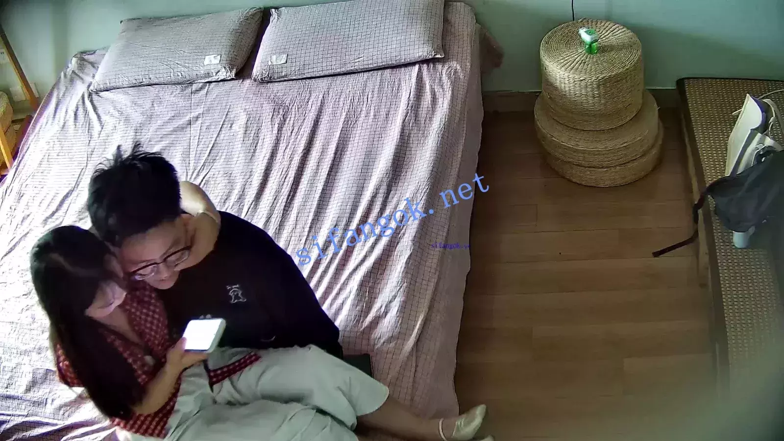 酒店偷拍5月❤长腿软妹让男友压倒操穴 图 02