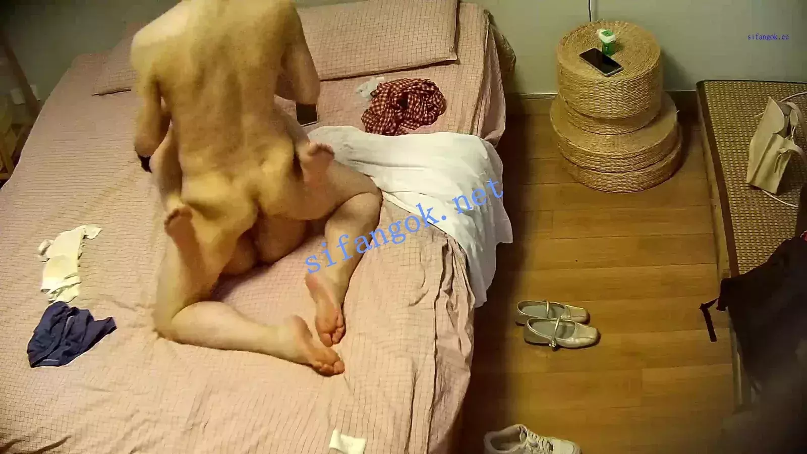 酒店偷拍5月❤长腿软妹让男友压倒操穴 图 04