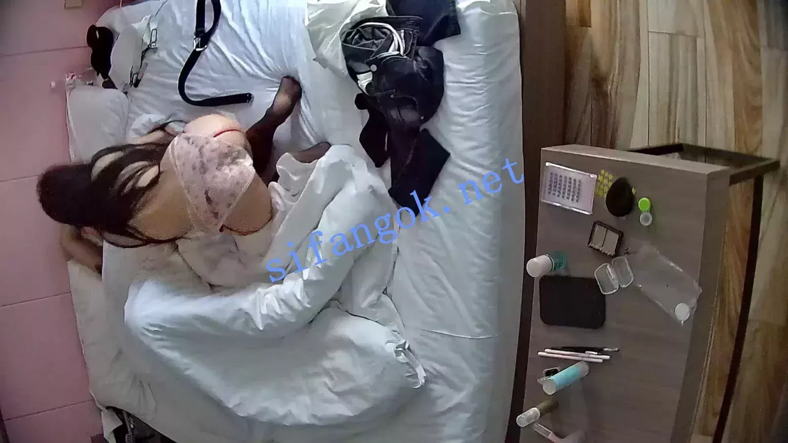 ❤️20260607❤️极品美女穿上黑丝被男友把内裤塞嘴里掐脖操 图 24