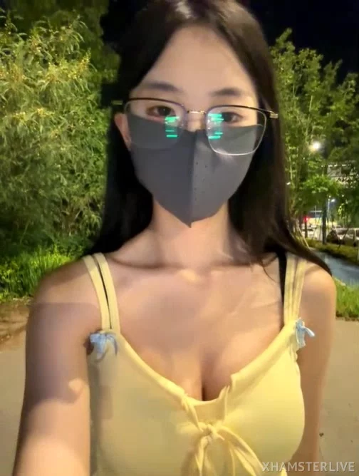 ，主播【【AUYBT-771】】美女公园里，马路边~车上~自慰
